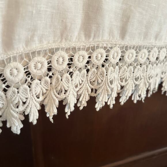 TERZO MILLENNIO | White Linen Short Sleeve Blouse with Lace Edge | Size Medium - Picture 4 of 5